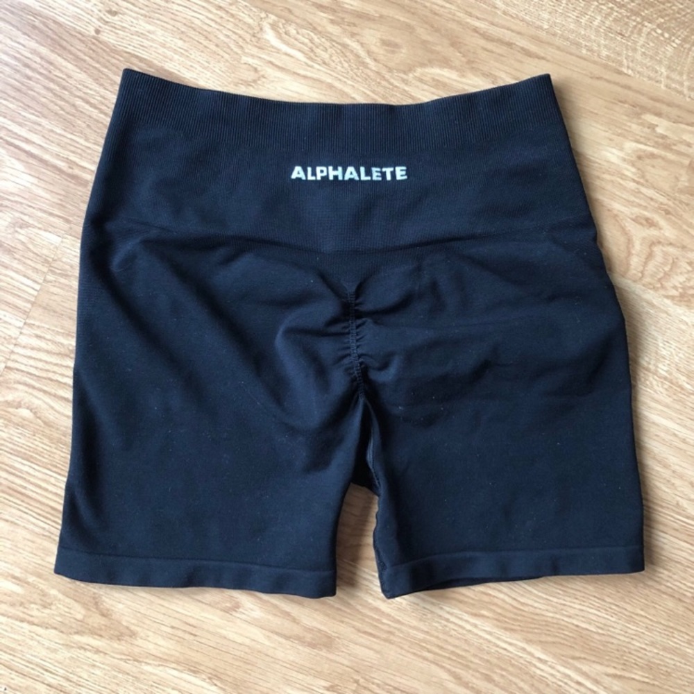 Alphalete OG Amplify Shorts in Jet Black size M
